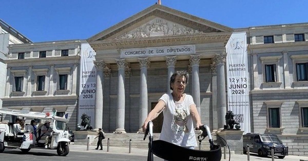 Maricarmen Abascal outside the Spanish parliament